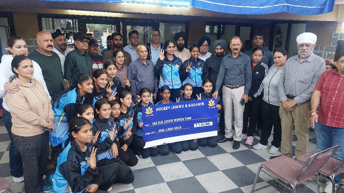 Hockey J&K awards Rs 1 lakh to Sub Junior women team 